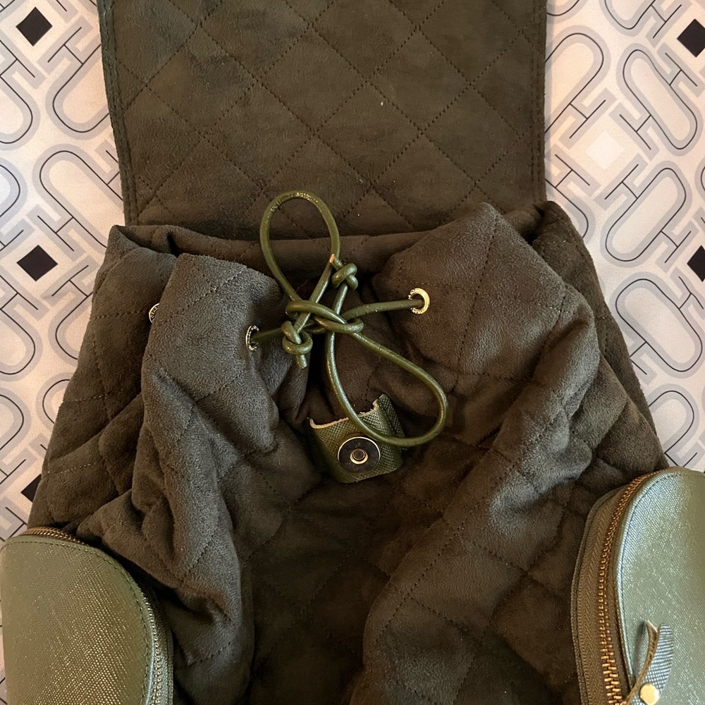 Backpack - Picture 4 of 7